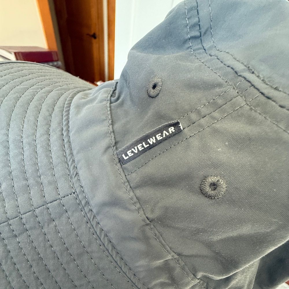 Levelwear Gray Bucket Hat in excellent pre-owned condition. - Picture 5 of 9